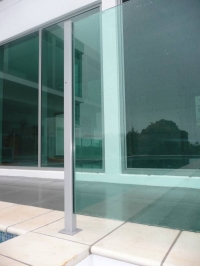 Semi-frameless aluminium pool fence